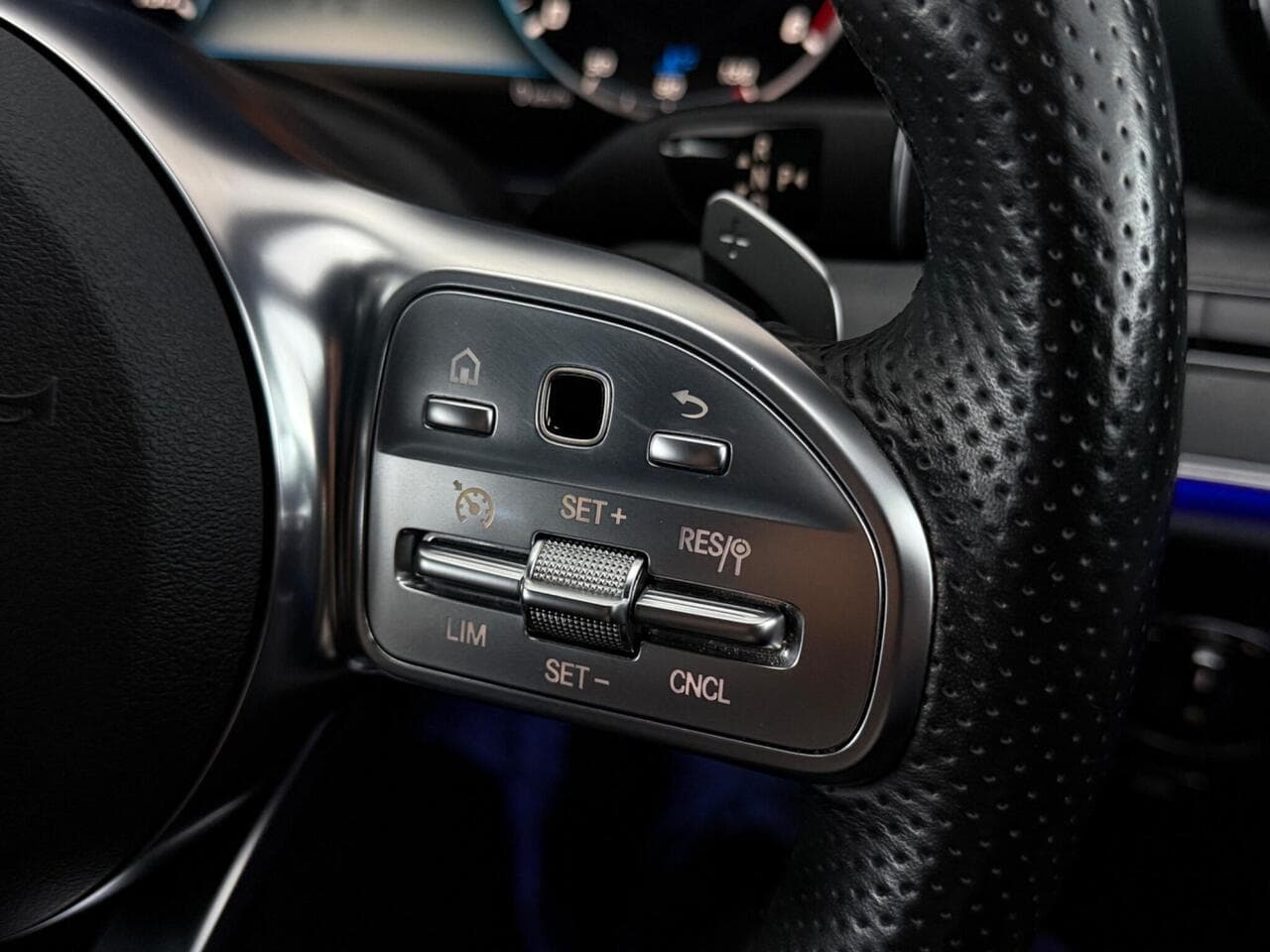 Mercedes-Benz CLS thumbnail Misc Controls