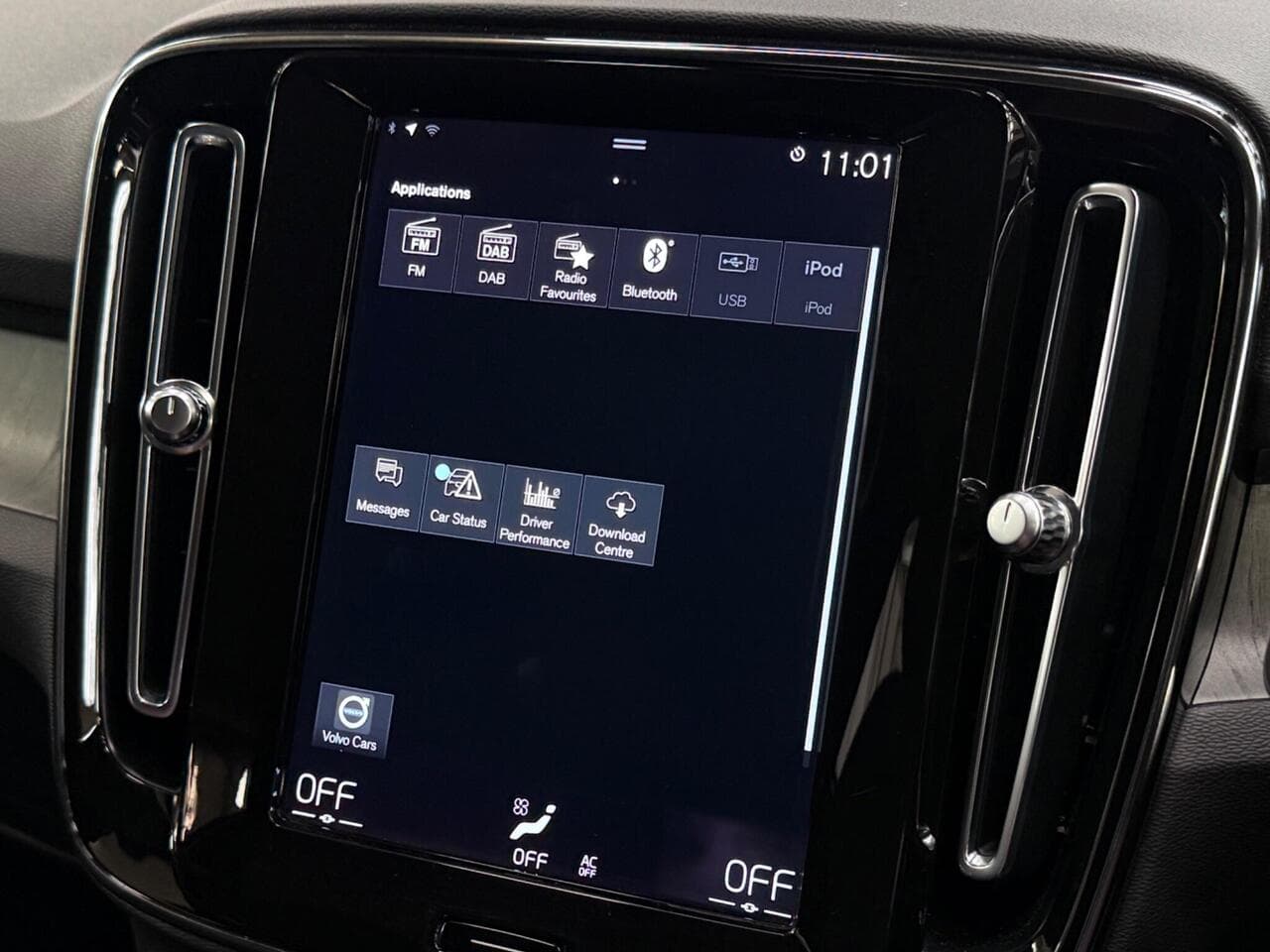 Volvo XC40 thumbnail Infotainment System