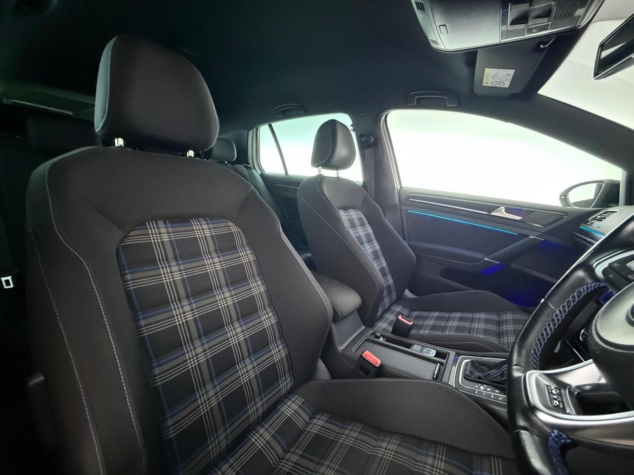 Volkswagen Golf thumbnail Seat Driver