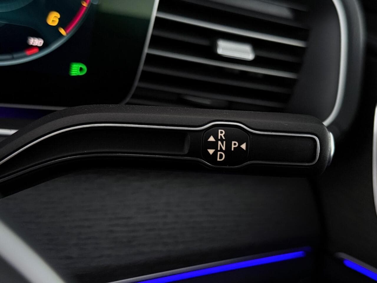 Mercedes-Benz GLE thumbnail Misc Controls