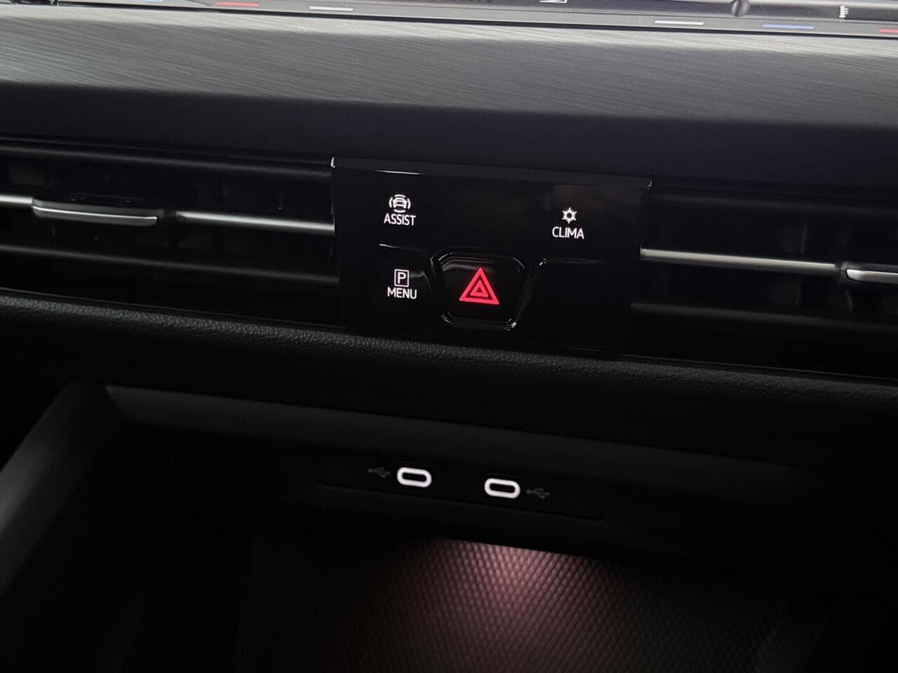 Volkswagen Golf thumbnail Infotainment System