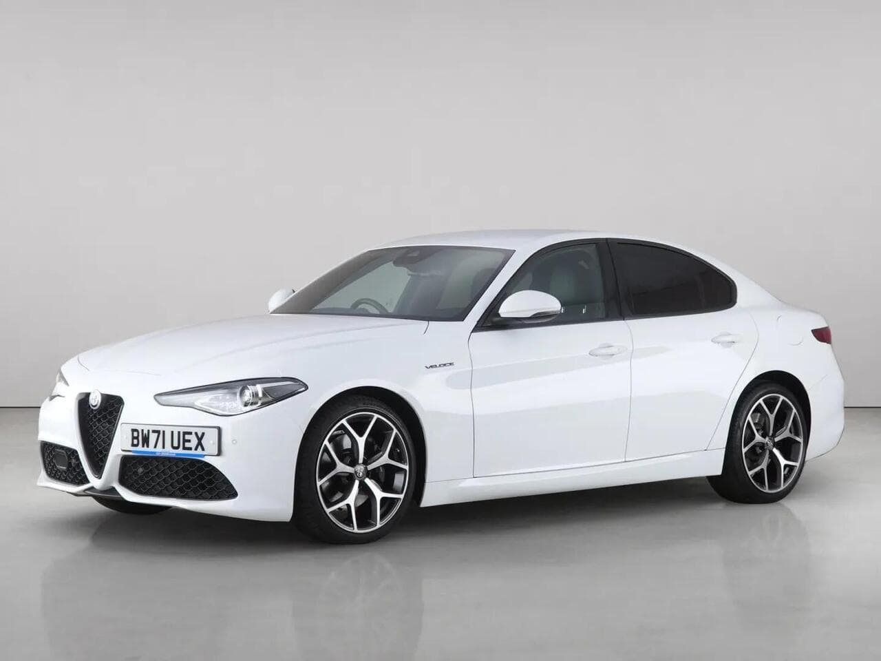Alfa Romeo Giulia thumbnail Front Left