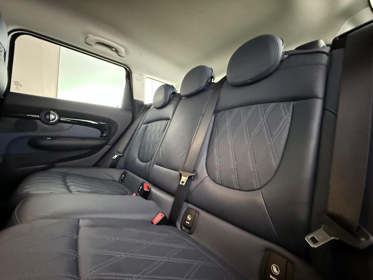 MINI Clubman thumbnail Seats Rear