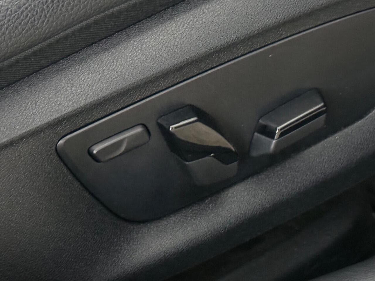 BMW 5 Series thumbnail Misc Controls