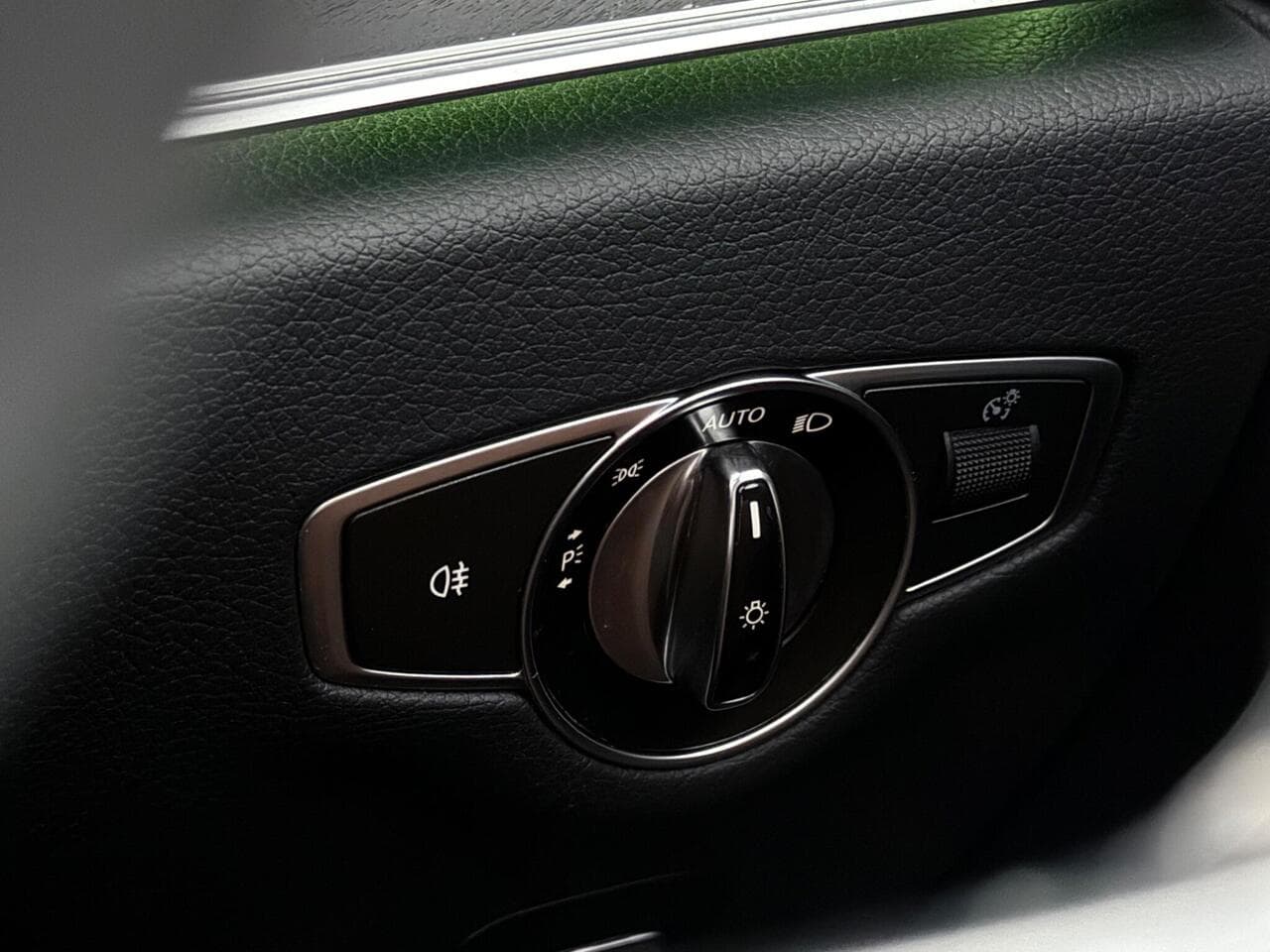 Mercedes-Benz E Class thumbnail Misc Controls