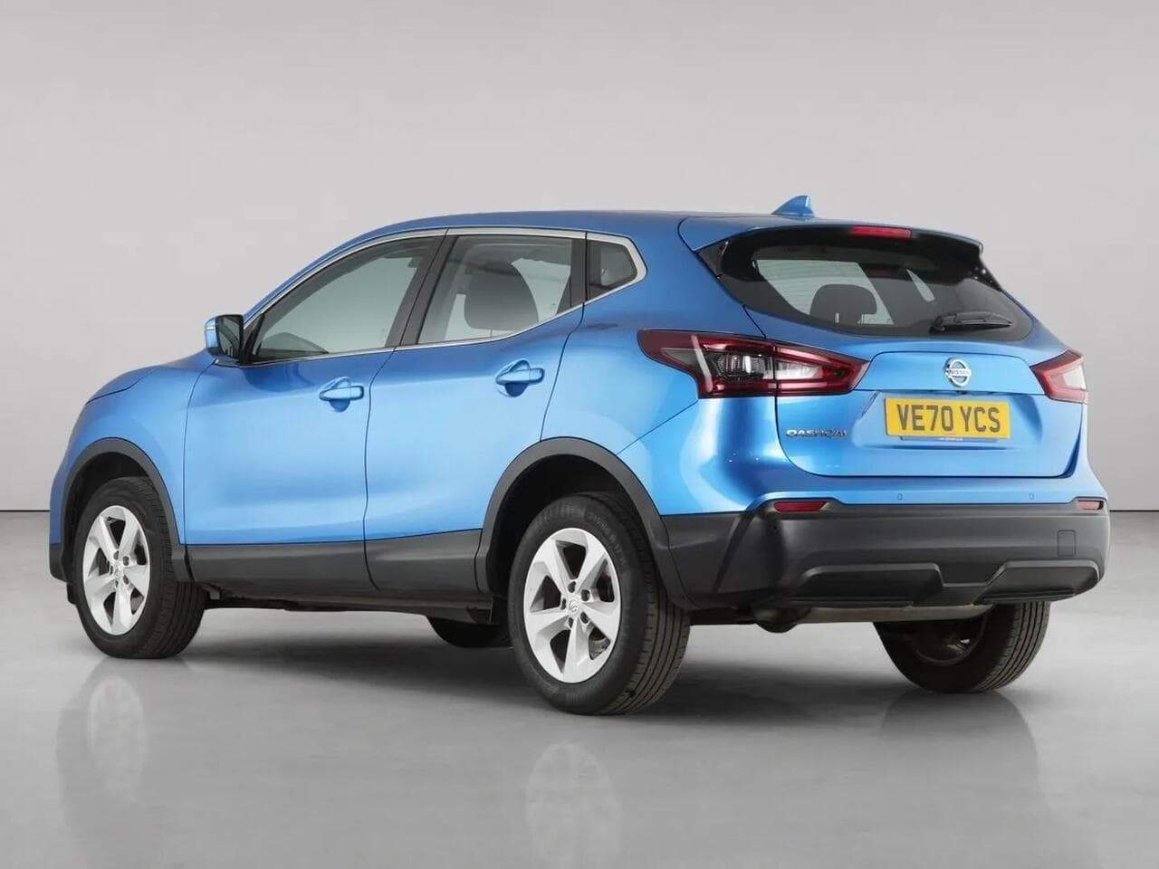 Nissan Qashqai thumbnail Rear Left