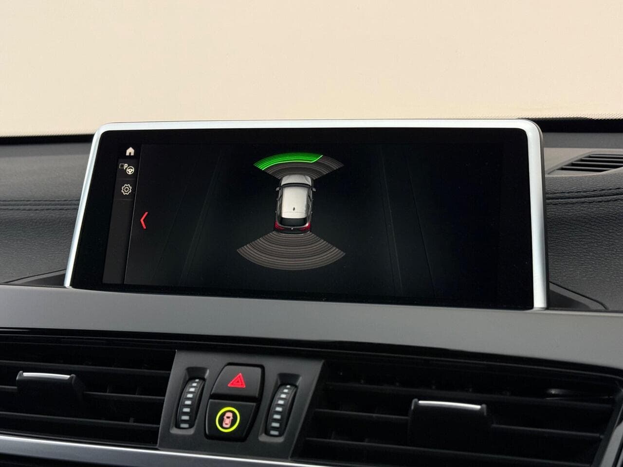 BMW X1 thumbnail Infotainment System