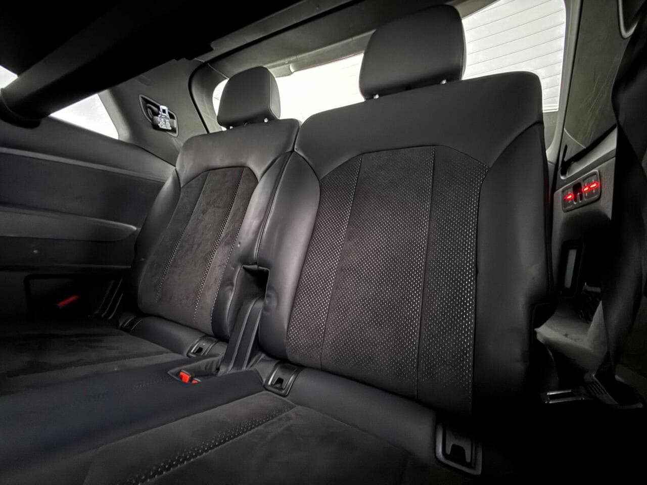 Audi Q7 thumbnail Seats Rear