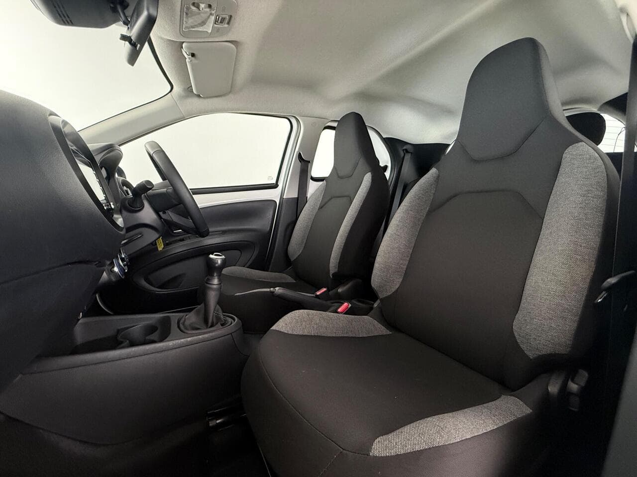 Toyota Aygo X thumbnail Seat Front Passenger