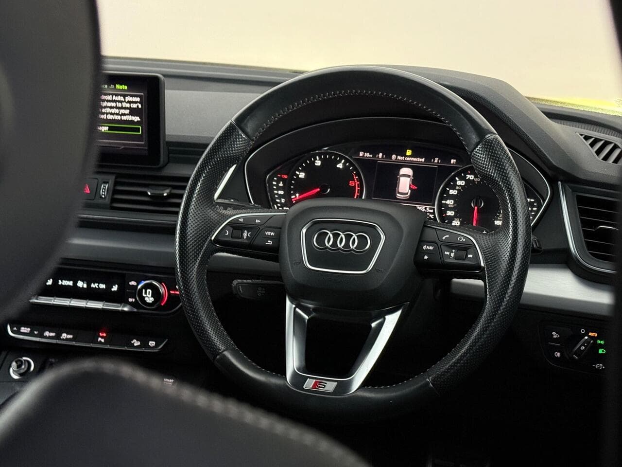 Audi Q5 thumbnail Steering Wheel