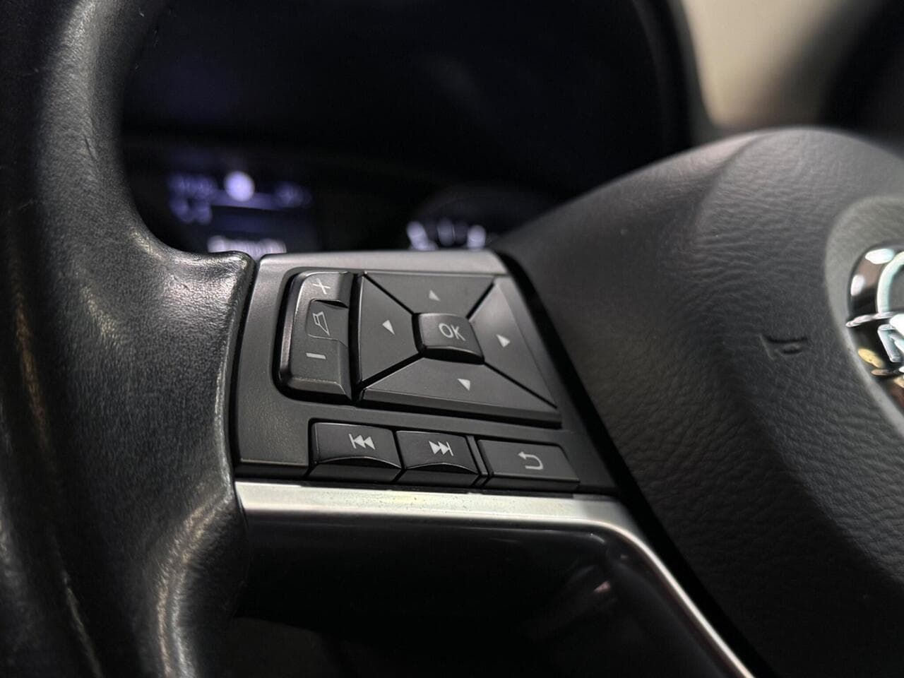 Nissan Qashqai thumbnail Misc Controls