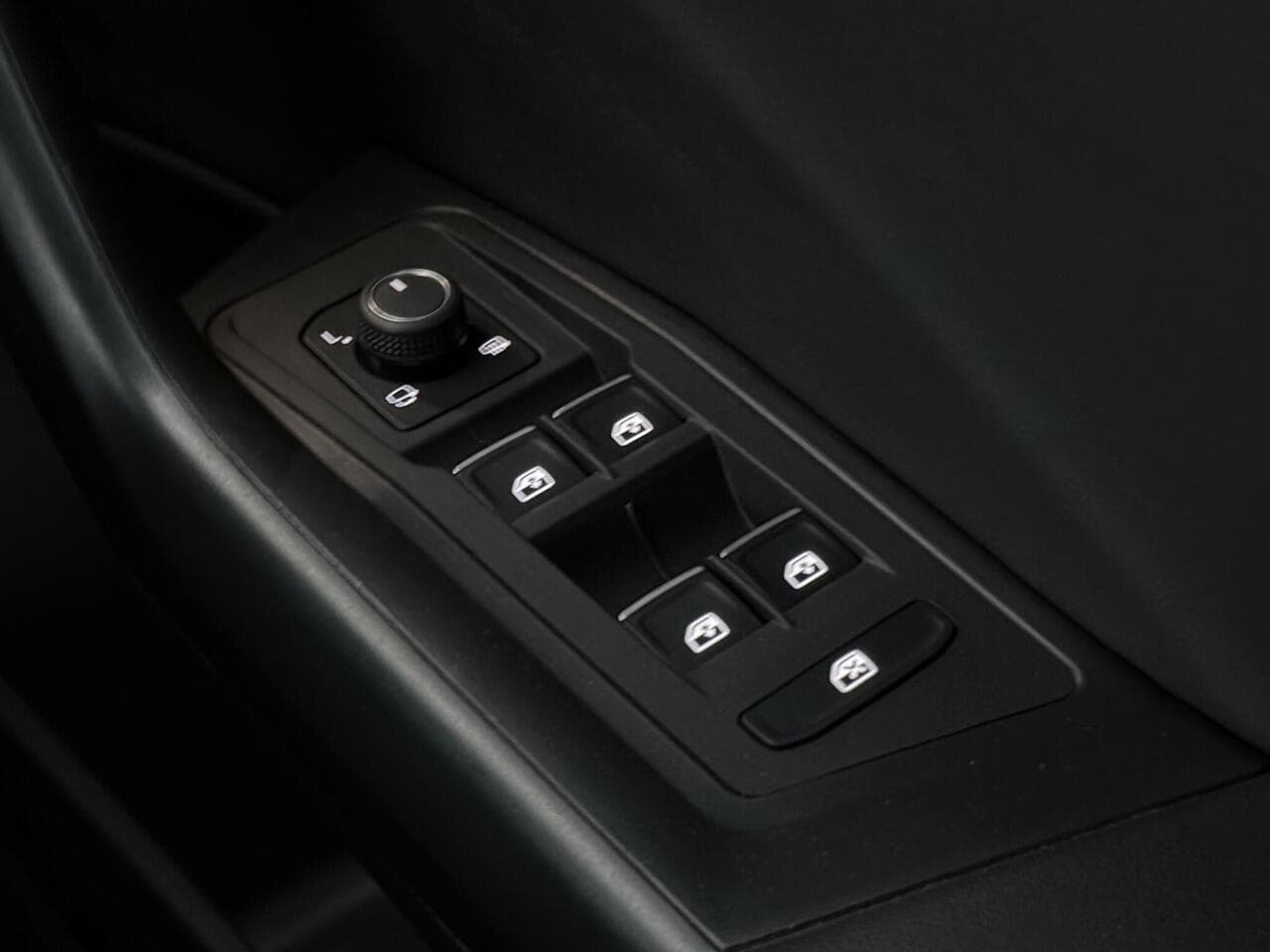 Volkswagen T-Roc thumbnail Misc Controls