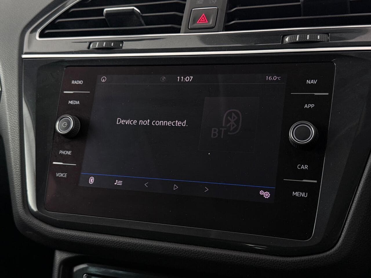 Volkswagen Tiguan thumbnail Infotainment System