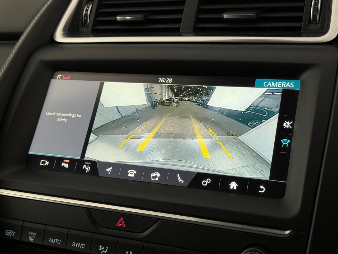 Jaguar E-PACE thumbnail Infotainment System