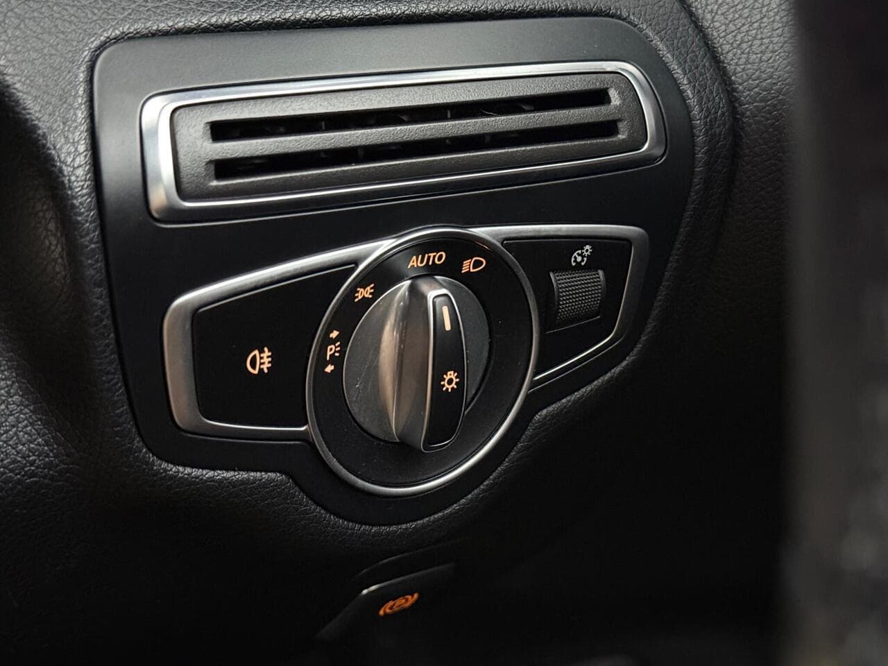 Mercedes-Benz C Class thumbnail Misc Controls