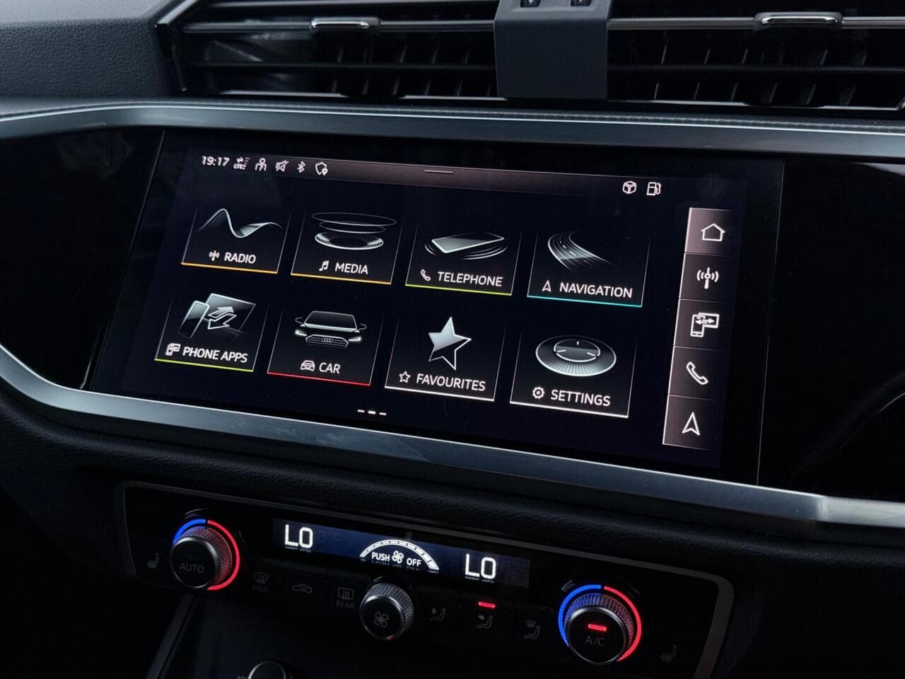 Audi Q3 thumbnail Infotainment System