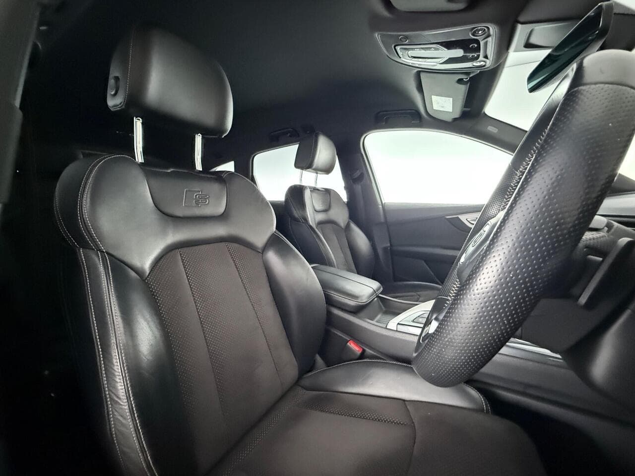 Audi Q7 thumbnail Seat Driver