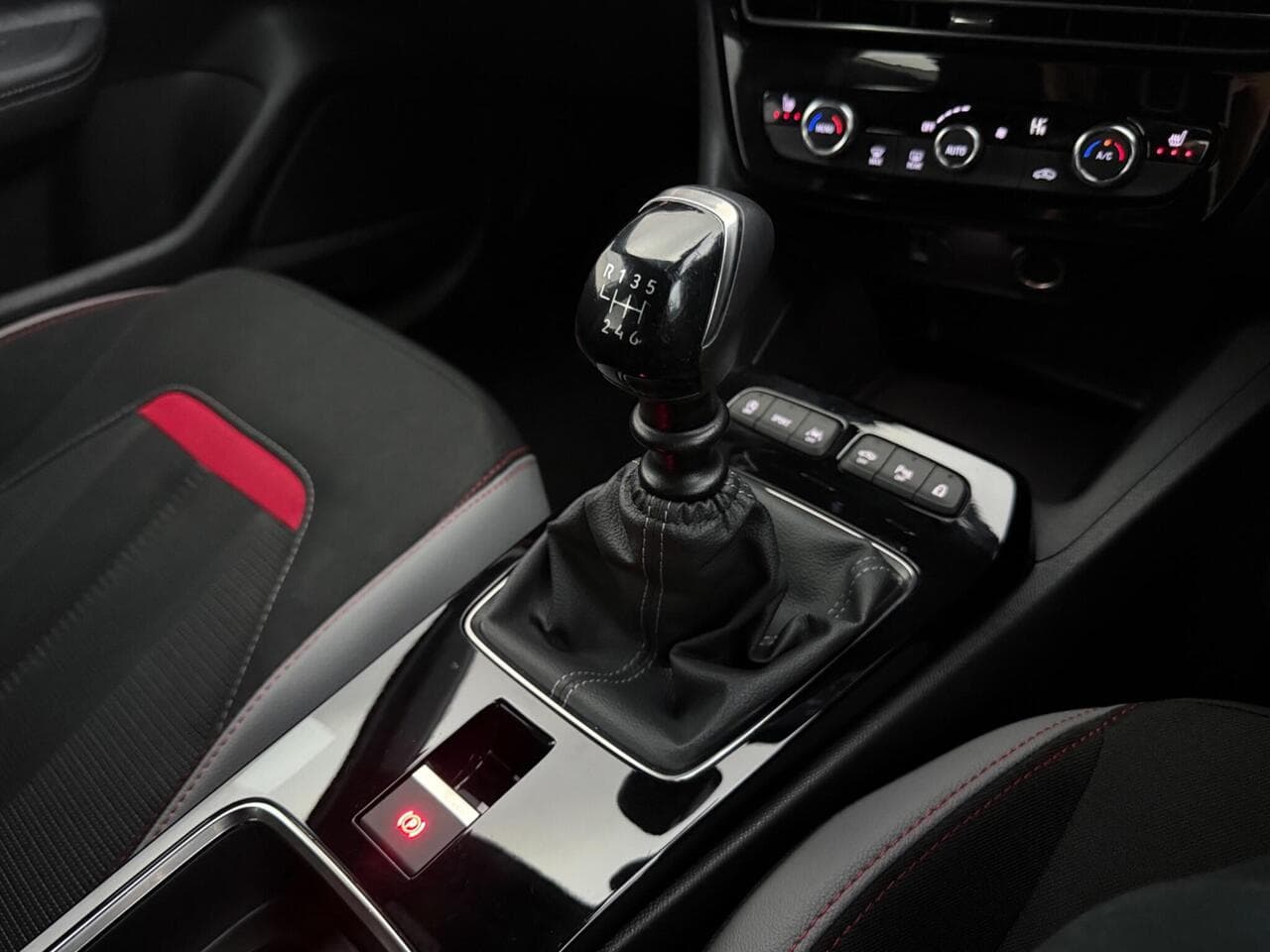 Vauxhall Mokka thumbnail Interior Front
