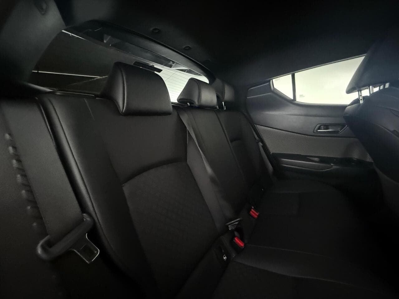Toyota C-HR thumbnail Seats Rear