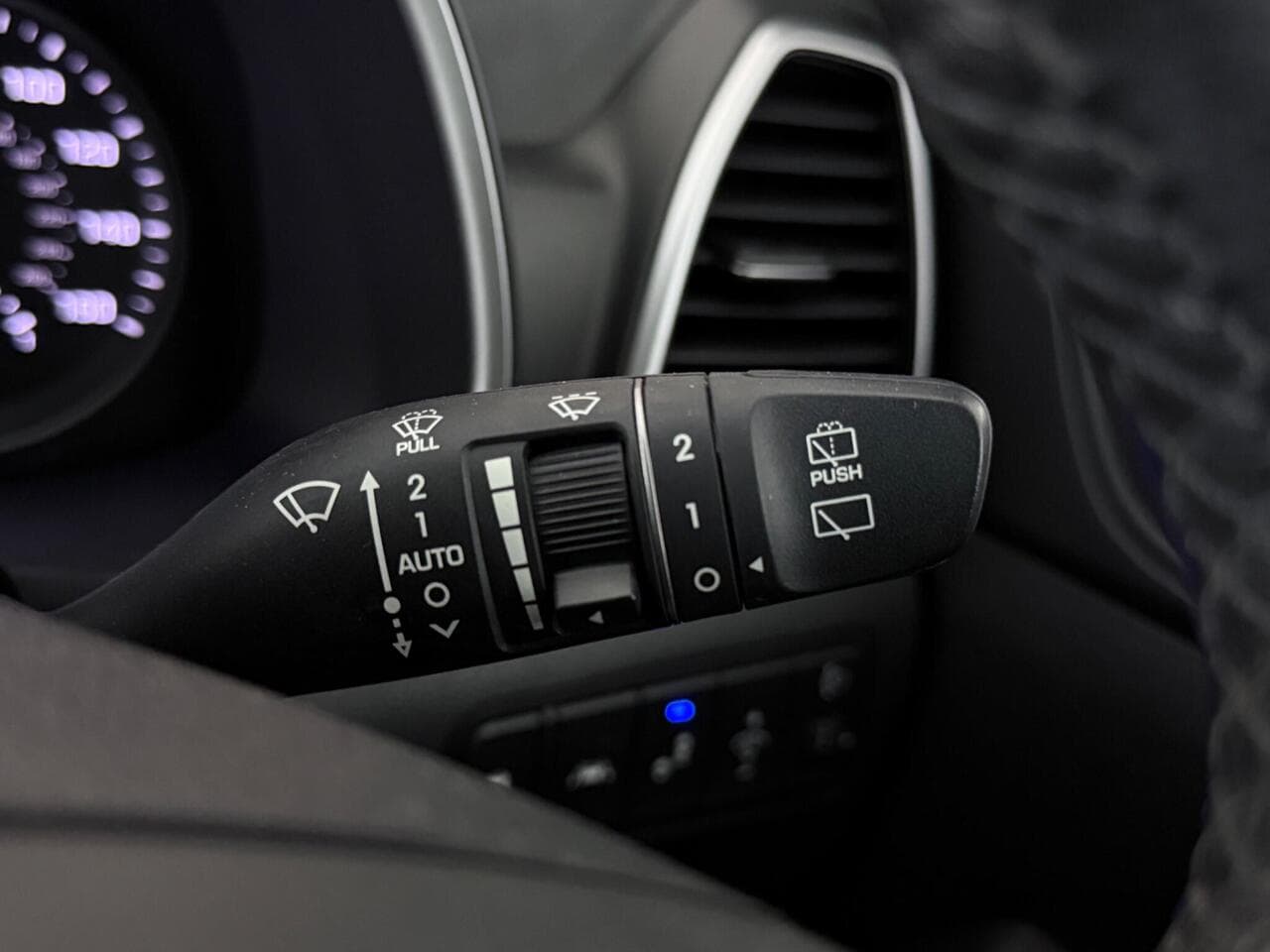 Hyundai TUCSON thumbnail Misc Controls