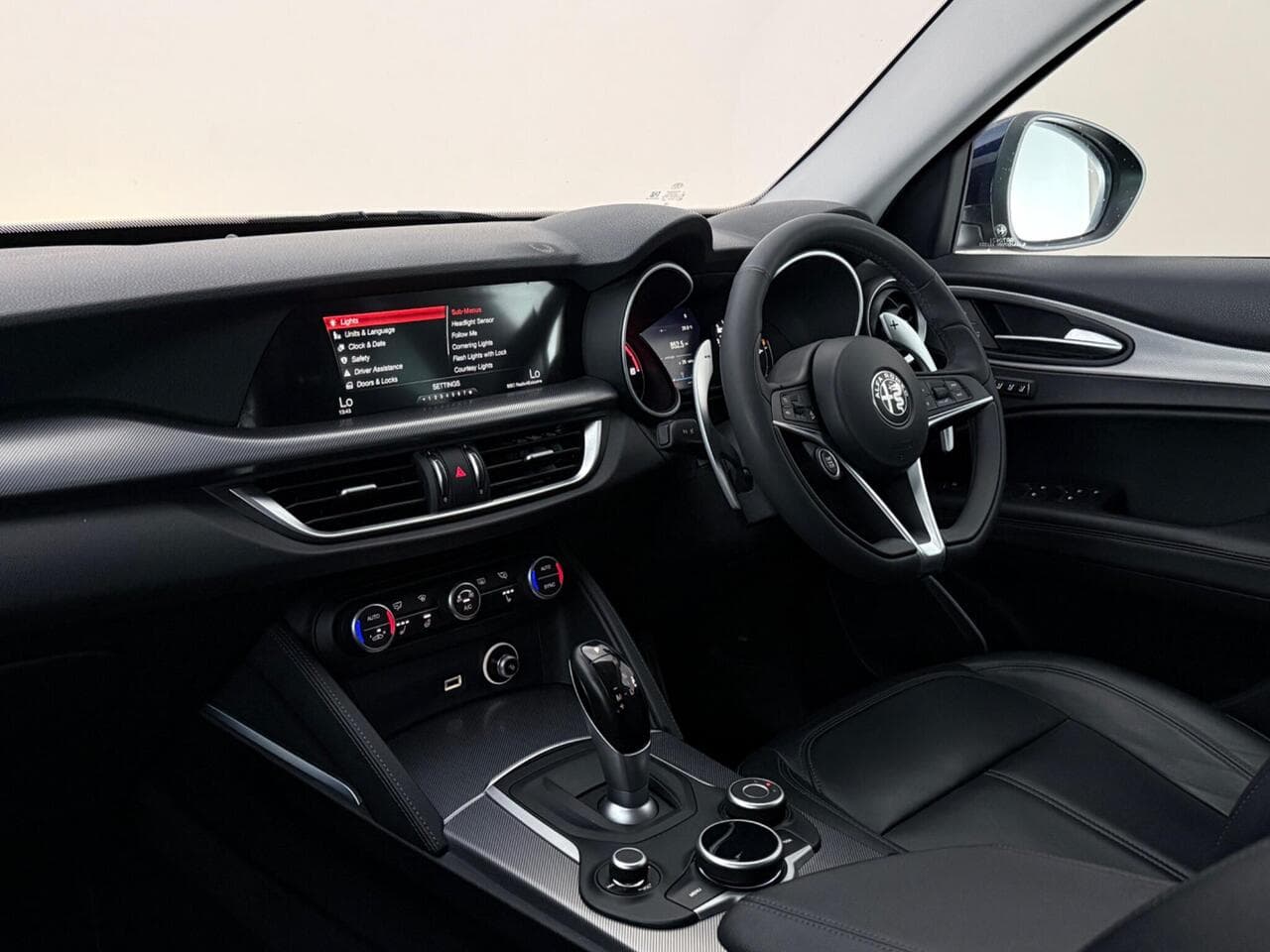 Alfa Romeo Stelvio thumbnail Interior Front