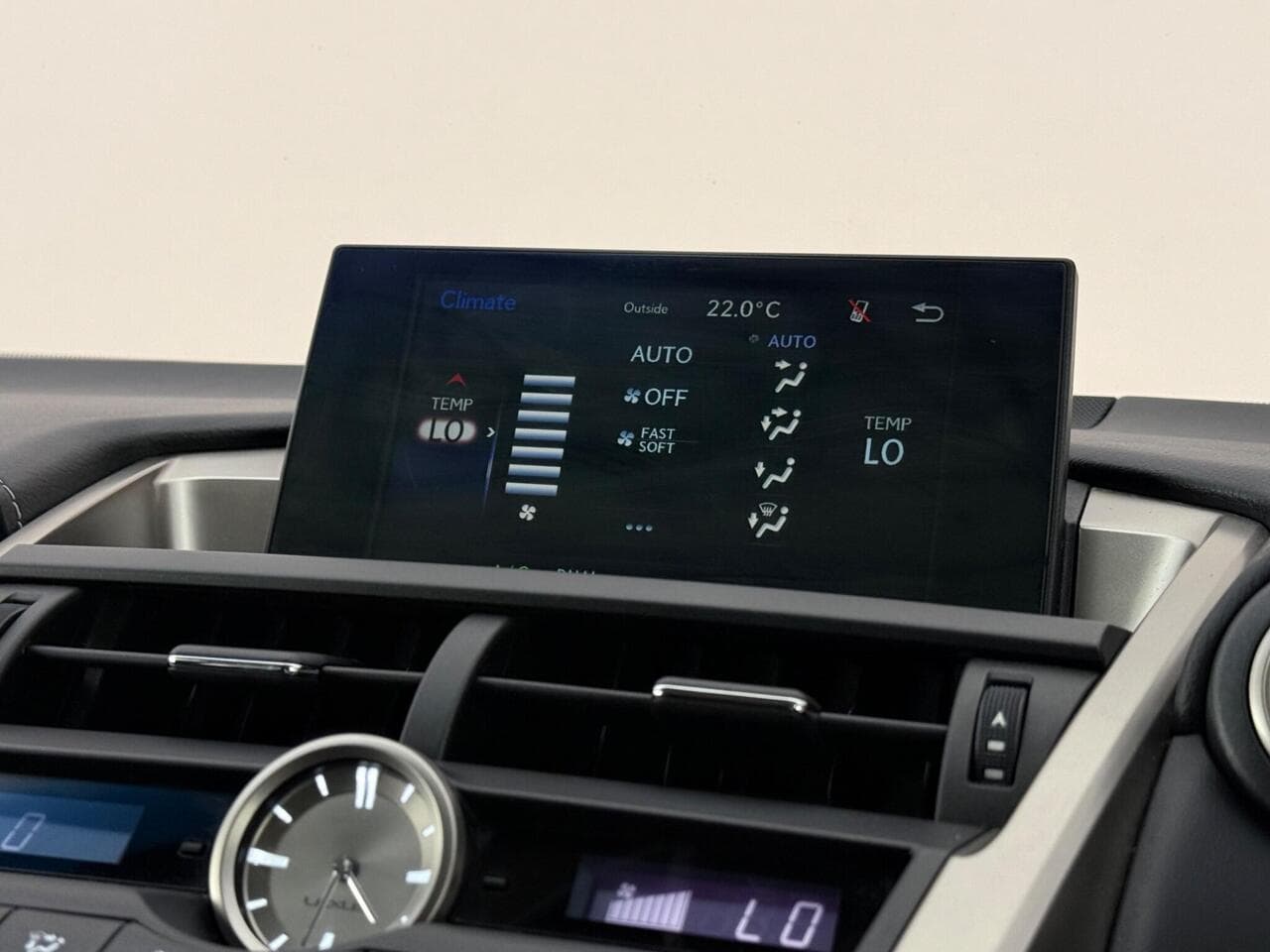 Lexus NX thumbnail Infotainment System