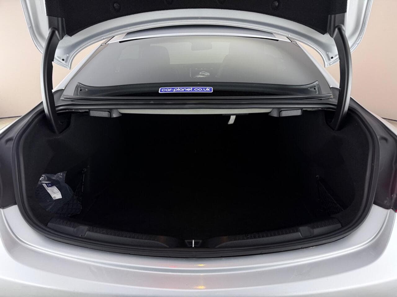 Mercedes-Benz E Class thumbnail Boot