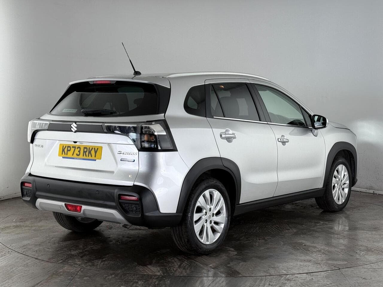 Suzuki S-Cross thumbnail Rear Right