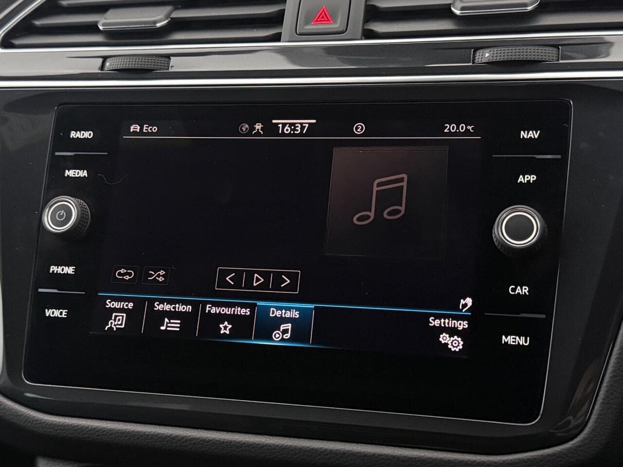 Volkswagen Tiguan thumbnail Infotainment System