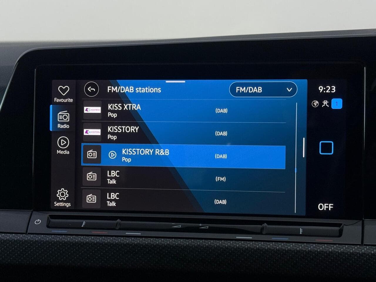 Volkswagen Golf thumbnail Infotainment System