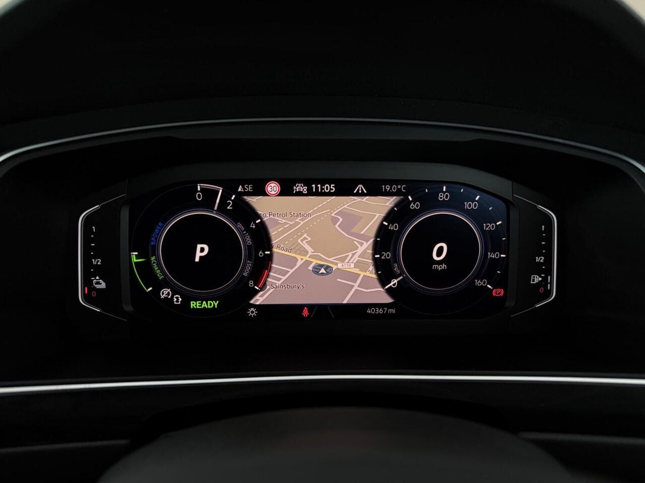 Volkswagen Tiguan thumbnail Driver Instruments
