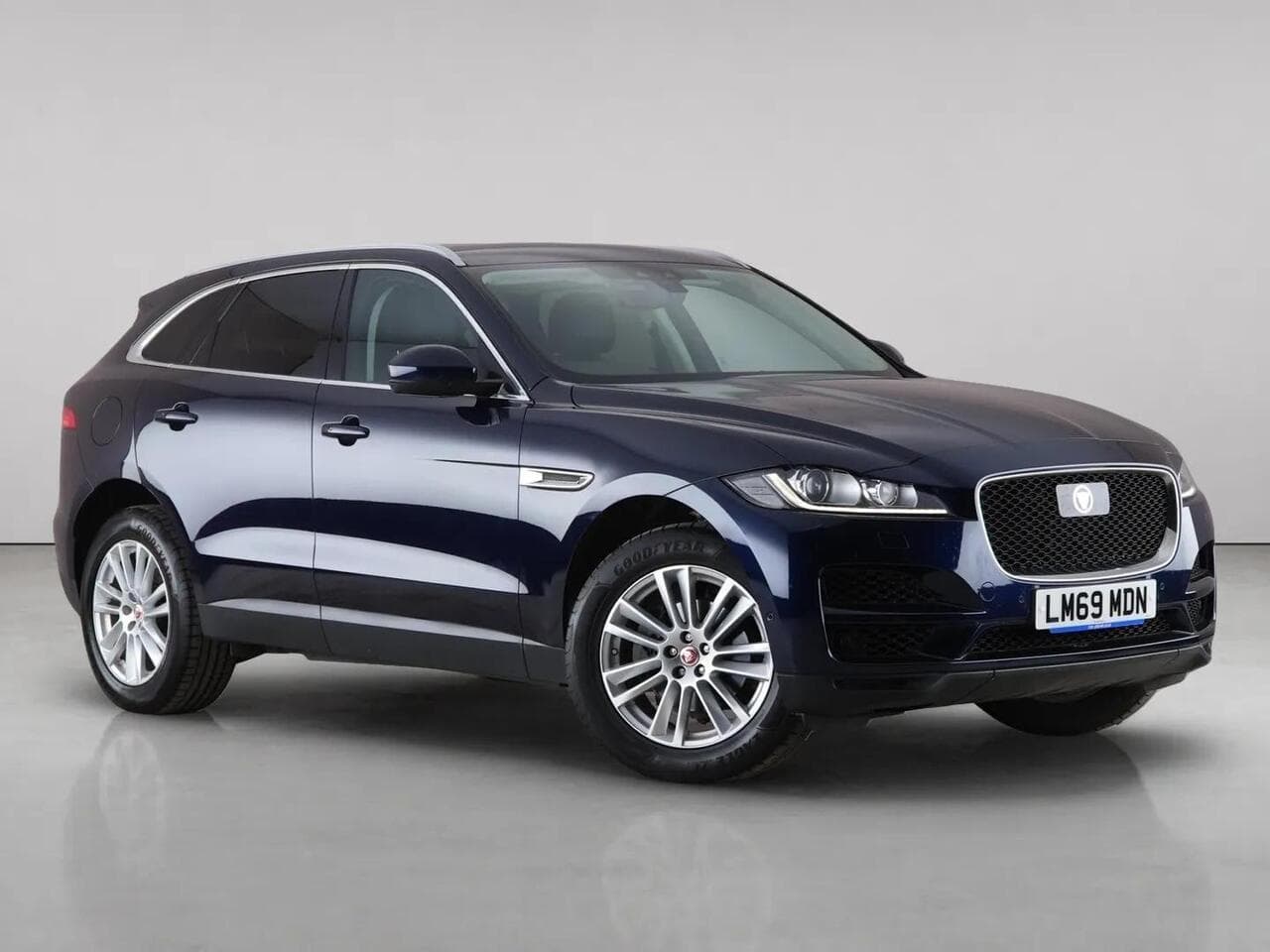 Jaguar F-PACE - Jaguar F-PACE 2.0 P250i Portfolio Auto AWD Euro 6 (s/s) 5dr
