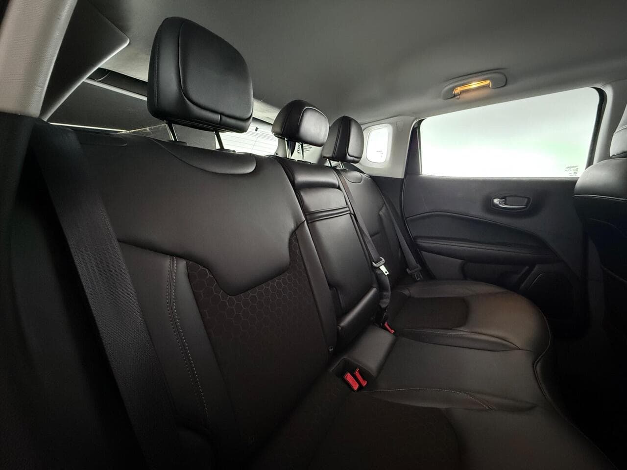Jeep Compass thumbnail Seats Rear
