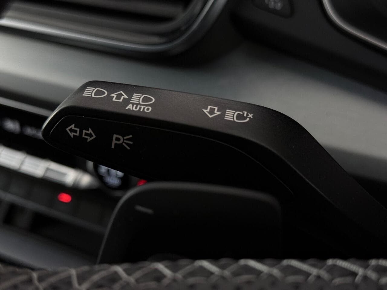 Audi Q5 thumbnail Misc Controls