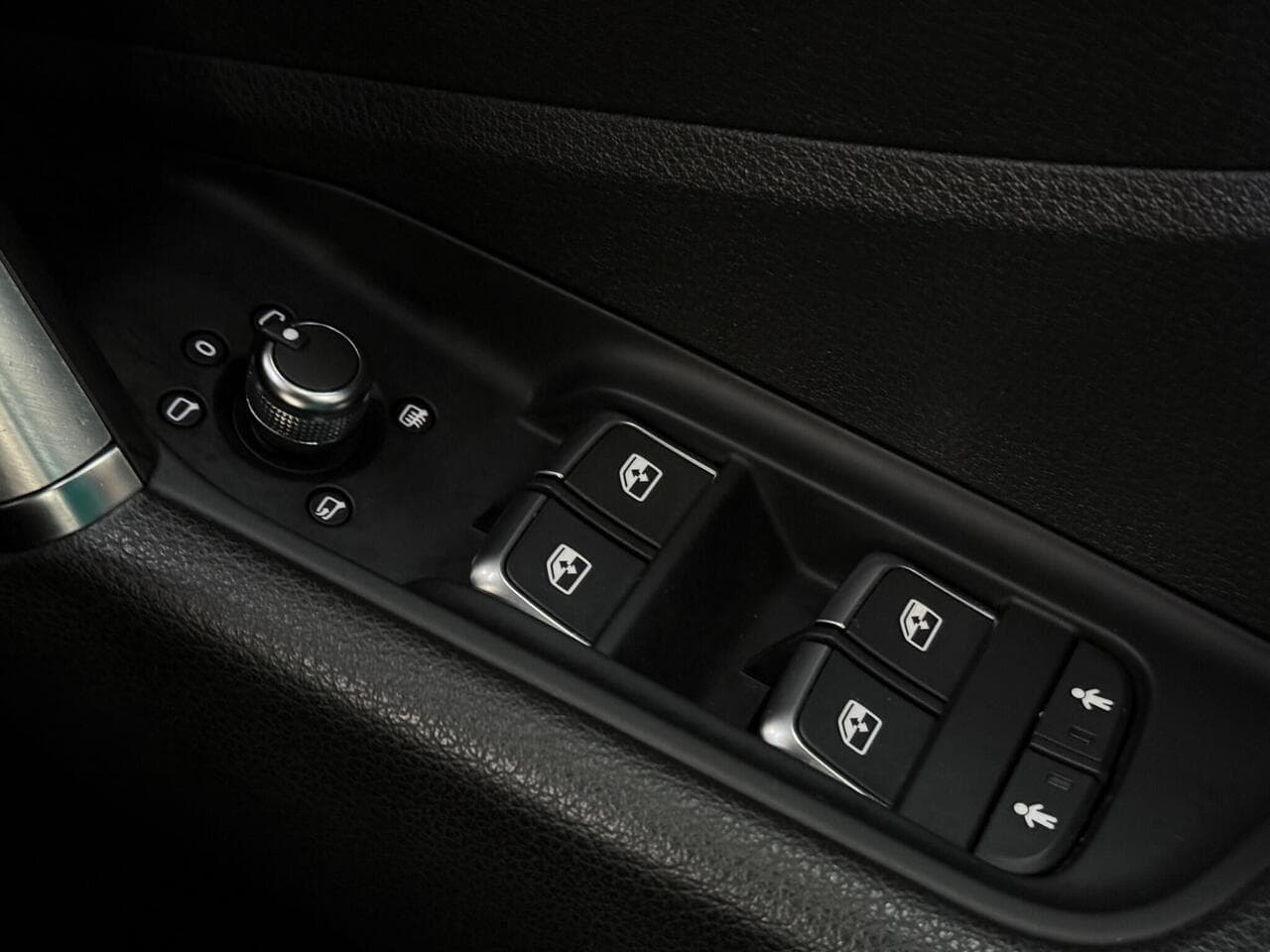 Audi Q2 thumbnail Misc Controls