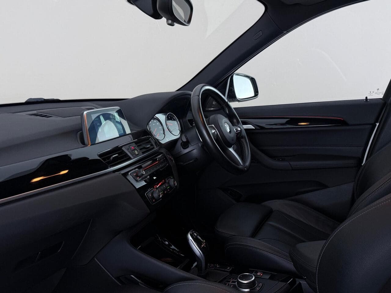 BMW X1 thumbnail Interior Front