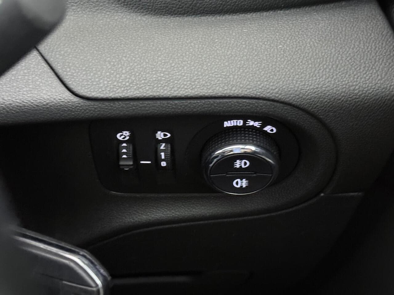 Vauxhall Grandland X thumbnail Misc Controls