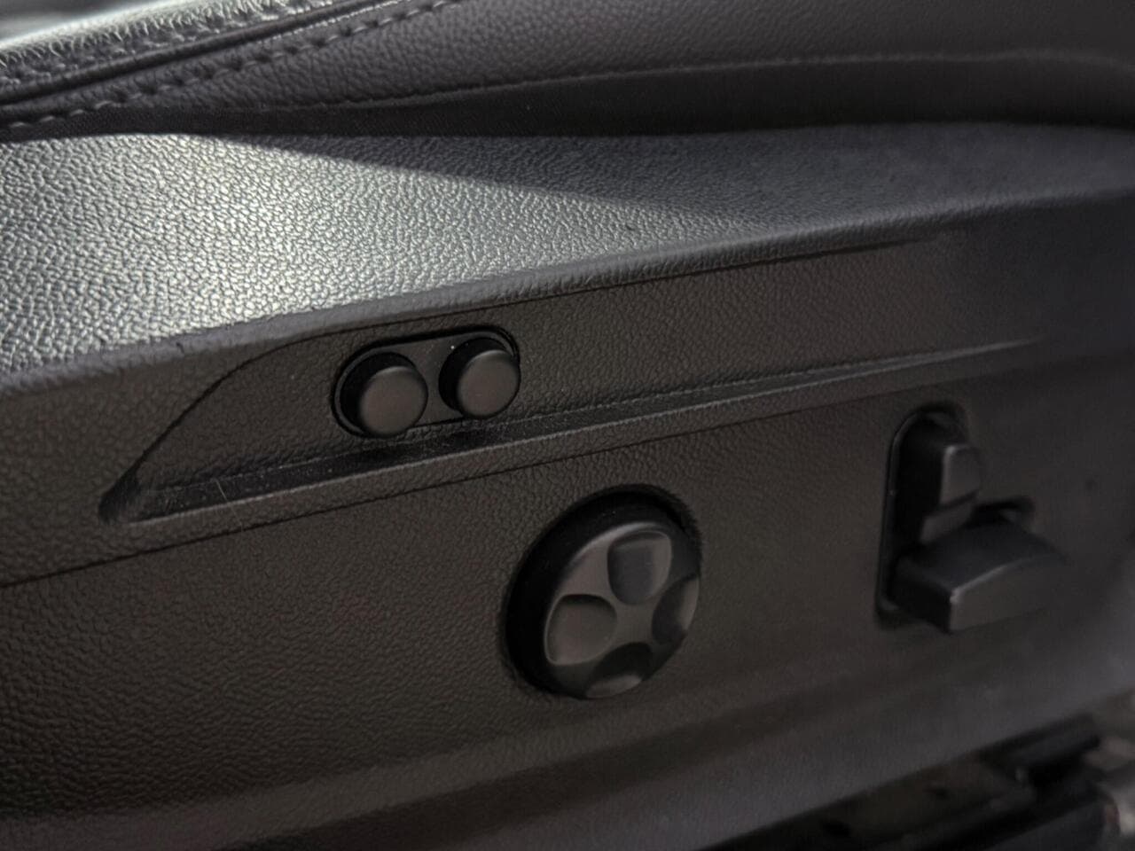 Alfa Romeo Stelvio thumbnail Misc Controls