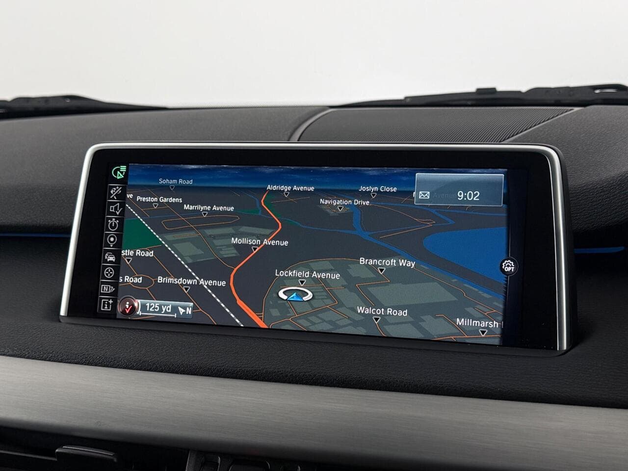 BMW X5 thumbnail Infotainment System