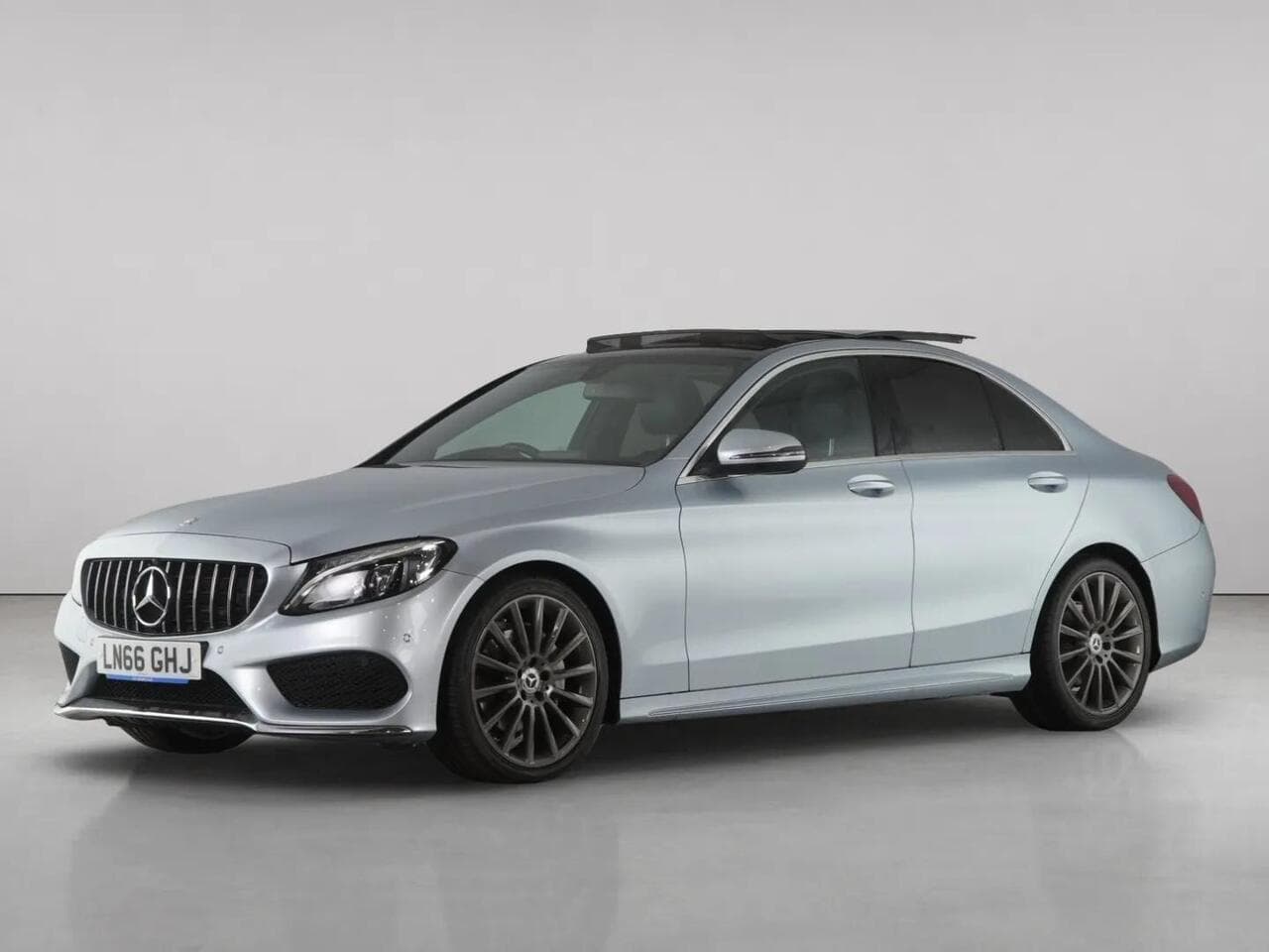 Mercedes-Benz C Class thumbnail Front Left
