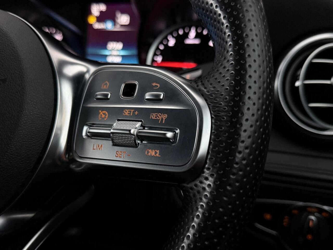 Mercedes-Benz GLC thumbnail Misc Controls