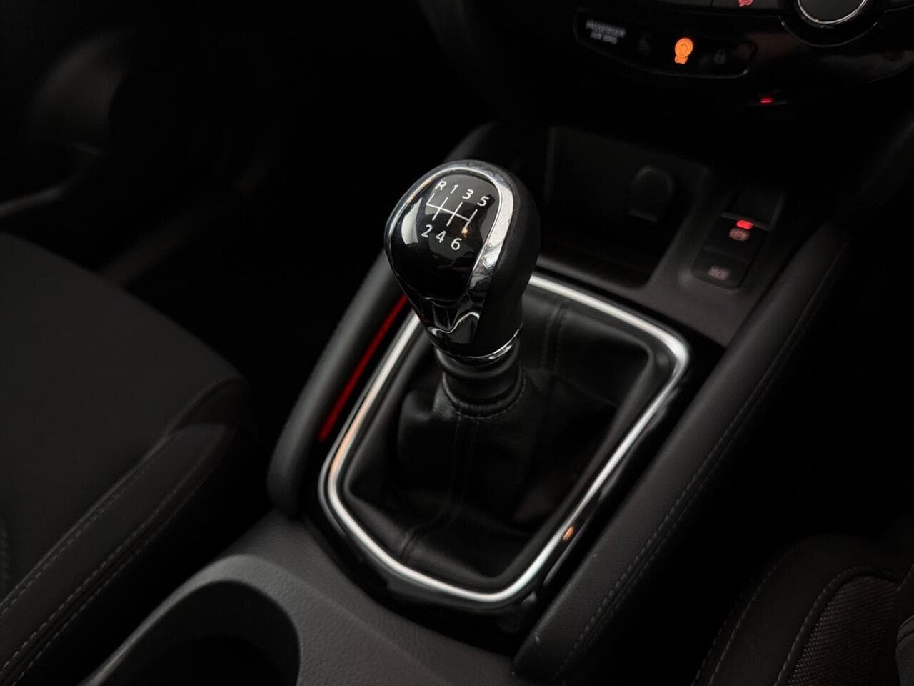 Nissan Qashqai thumbnail Interior Front