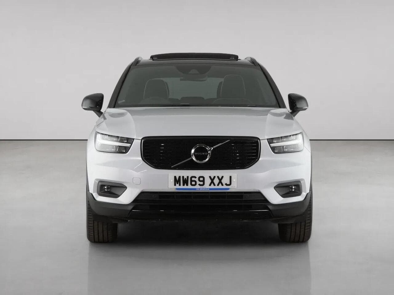 Volvo XC40 thumbnail Front