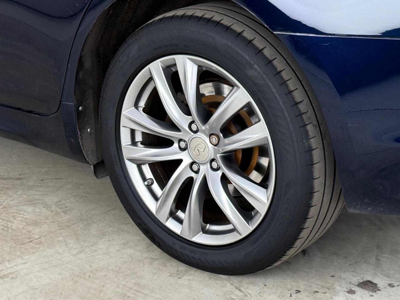 Infiniti Q70 thumbnail Wheel