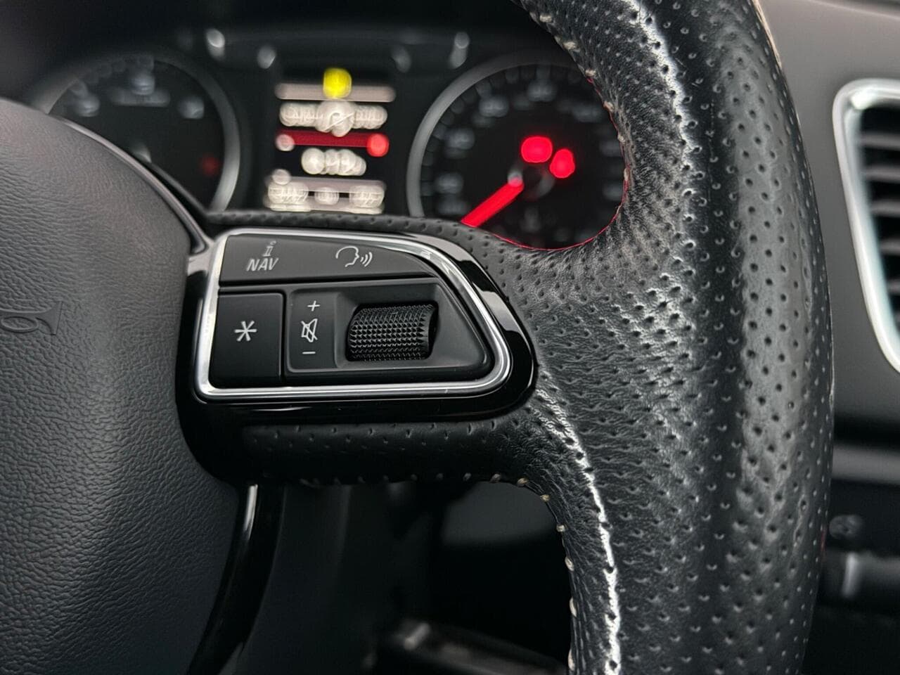 Audi Q3 thumbnail Misc Controls