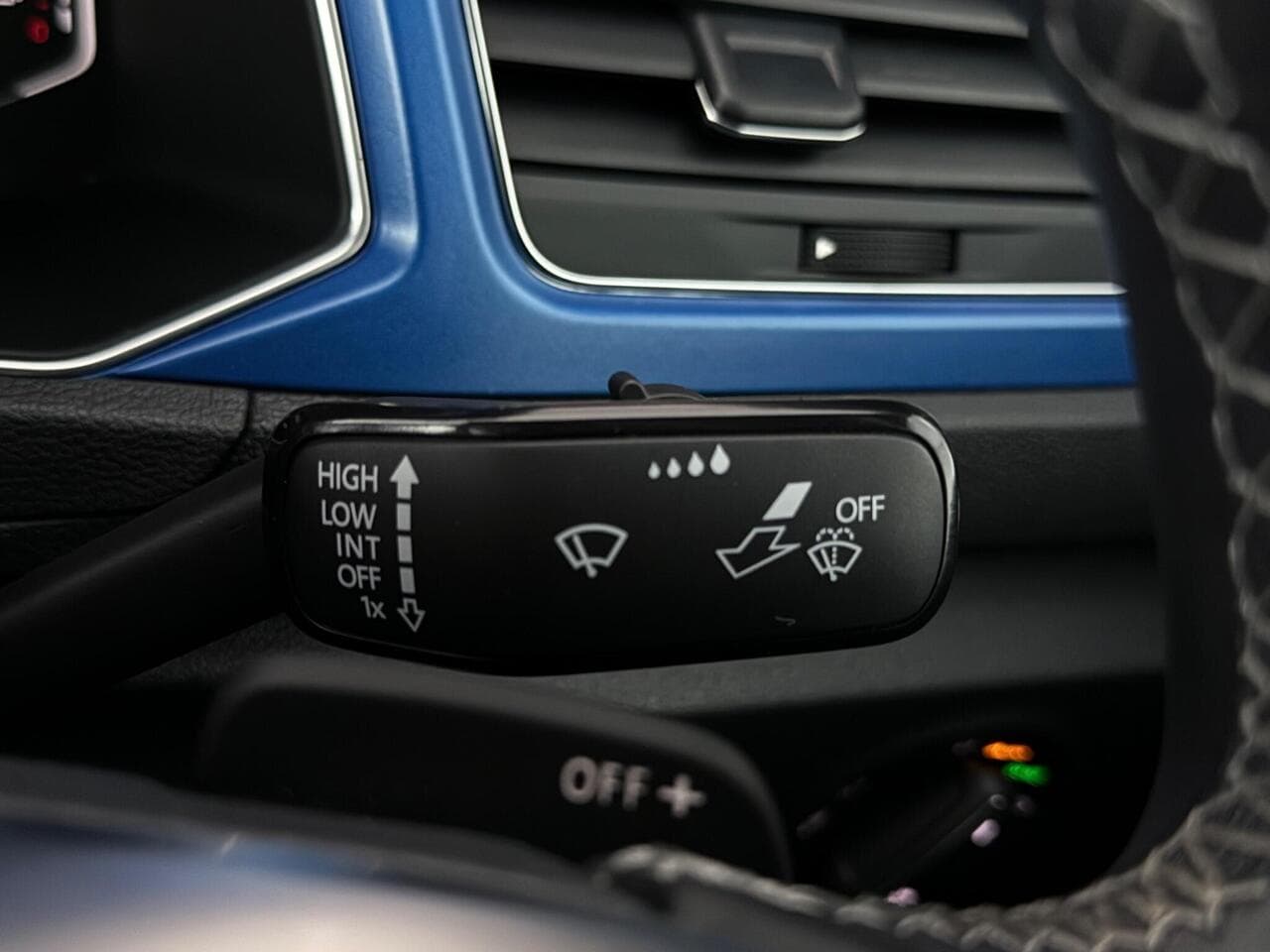 Volkswagen T-Roc thumbnail Misc Controls