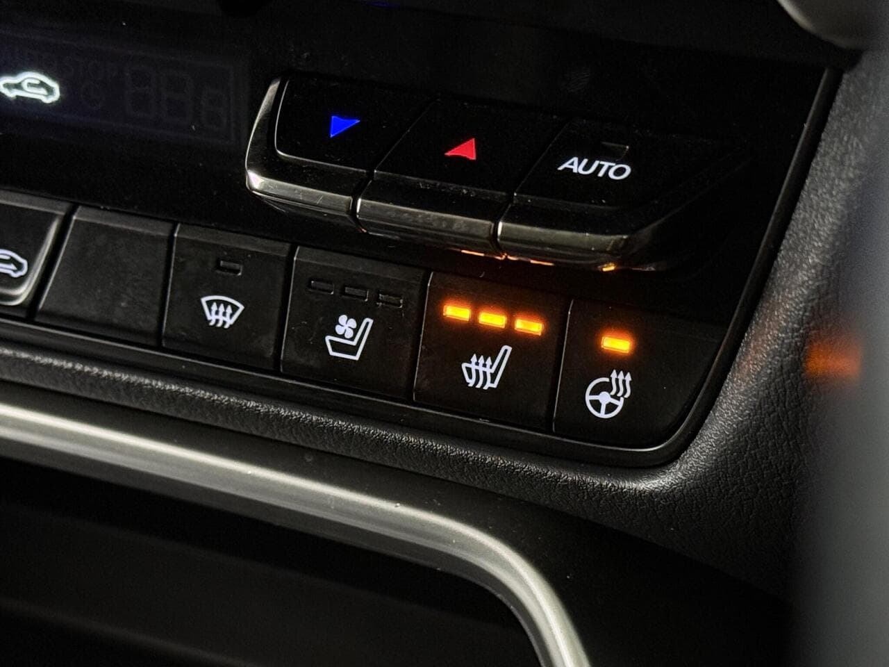 Mazda CX-60 thumbnail Misc Controls