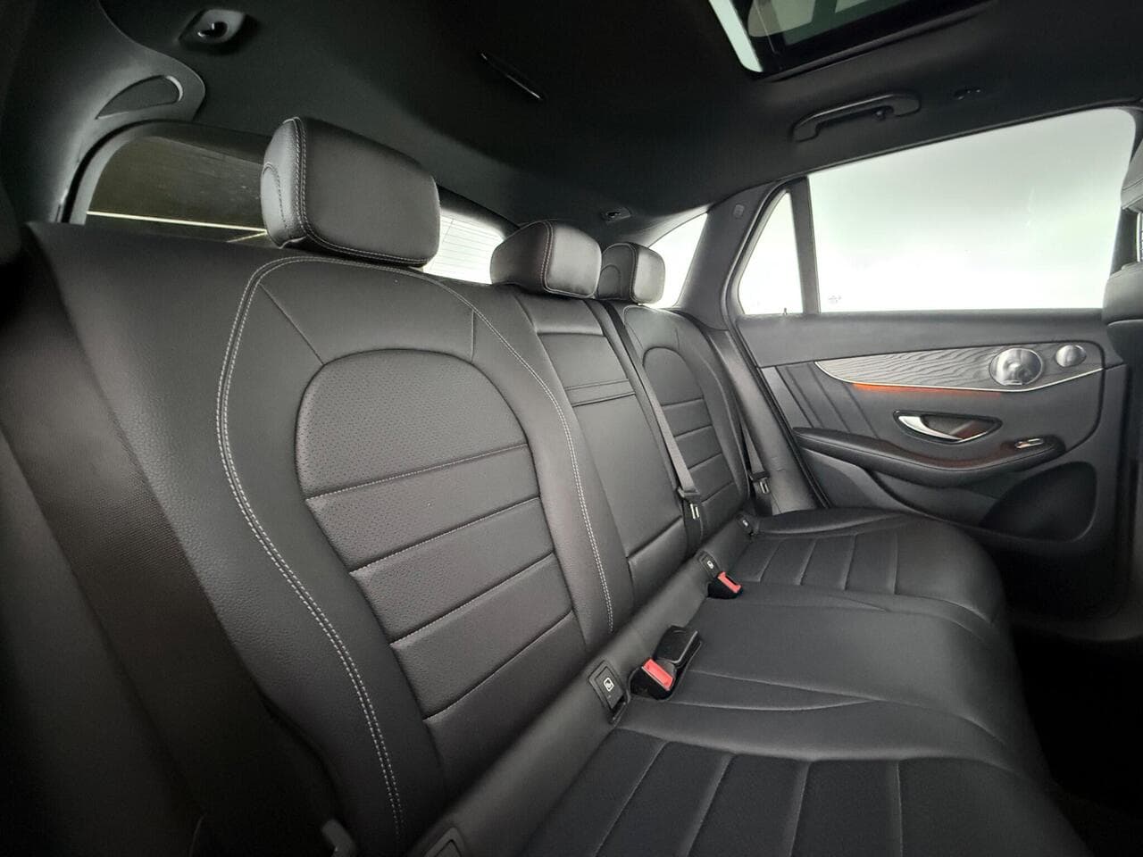 Mercedes-Benz GLC thumbnail Seats Rear