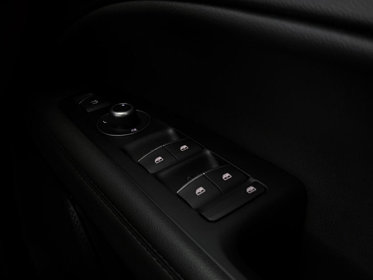 Alfa Romeo Stelvio thumbnail Misc Controls