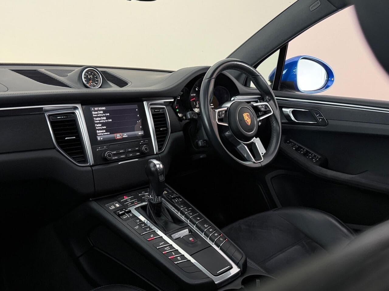 Porsche Macan thumbnail Interior Front